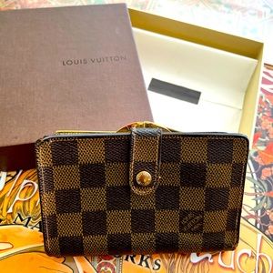 Louis Vuitton Damier Ebene kiss lock wallet